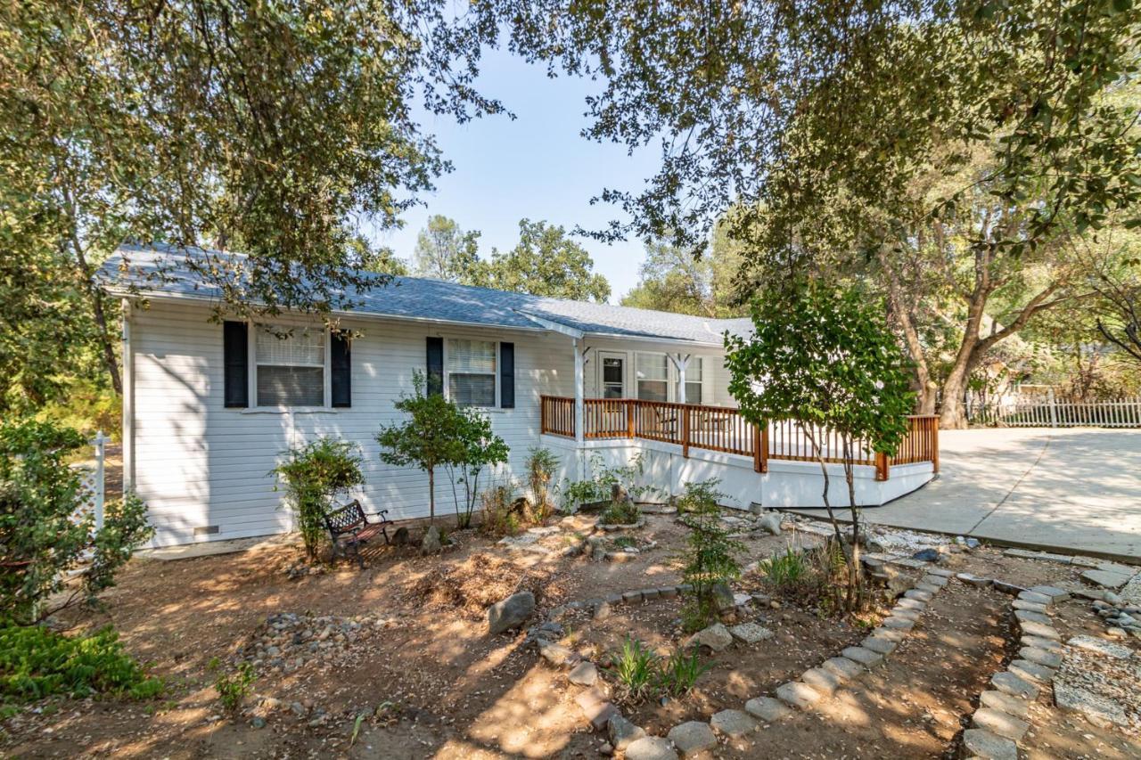 Pine Place Oakhurst Bagian luar foto