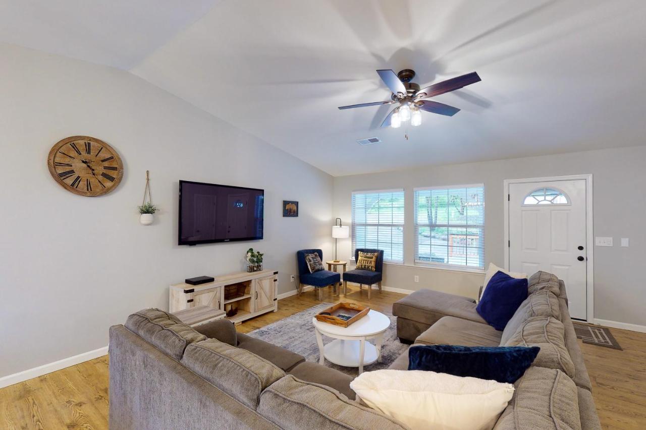 Pine Place Oakhurst Bagian luar foto